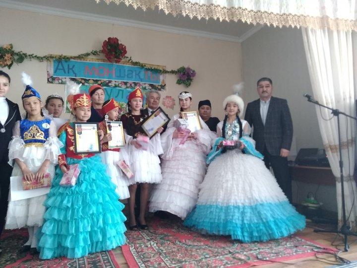 8 наурыз Халықаралық әйелдер күніне орай "Ақ моншақты арулар" қыз сыны байқауы