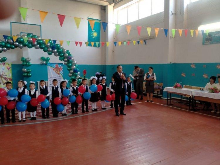 Берікқара орта мектебінде 1қыркүйек - Білім күніне орай "Жаңа оқу жылы құтты болсын,менің сүйікті мектебім" тақырыбында салтанатты жиын өткізілді.Салтанатты жиында мектебіміздің директоры Тулеев Е.Н.  жаңа оқу жылының басталуымен құттықтады.