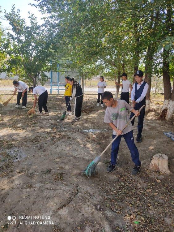 Берікқара орта мектебінде  тәлімгер Есімова А. ұйымдастыруымен "World Cleanup day" дүниежүзілік тазалық күні акциясы өткізілді.   Мектеп оқушылары өздеріне бекітілен мектеп ауласына тазарту жұмыстарын жүргізіп, ауланы қоқыстан  тазартты.